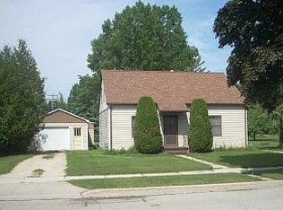 1015 Division St, Algoma, WI 54201