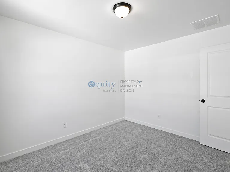 10539 S Liv Way — Photo 16