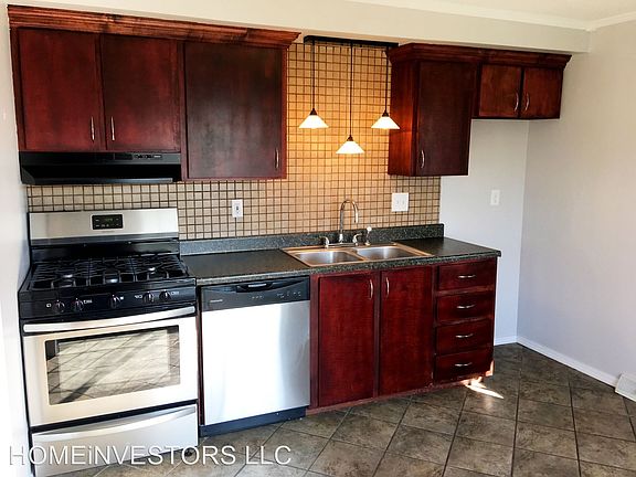 3rd image of 4080 Park Ln