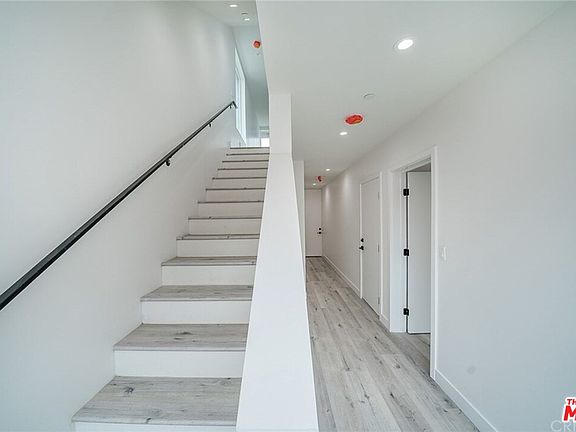 4th image of 1334 N Normandie Ave #1336
