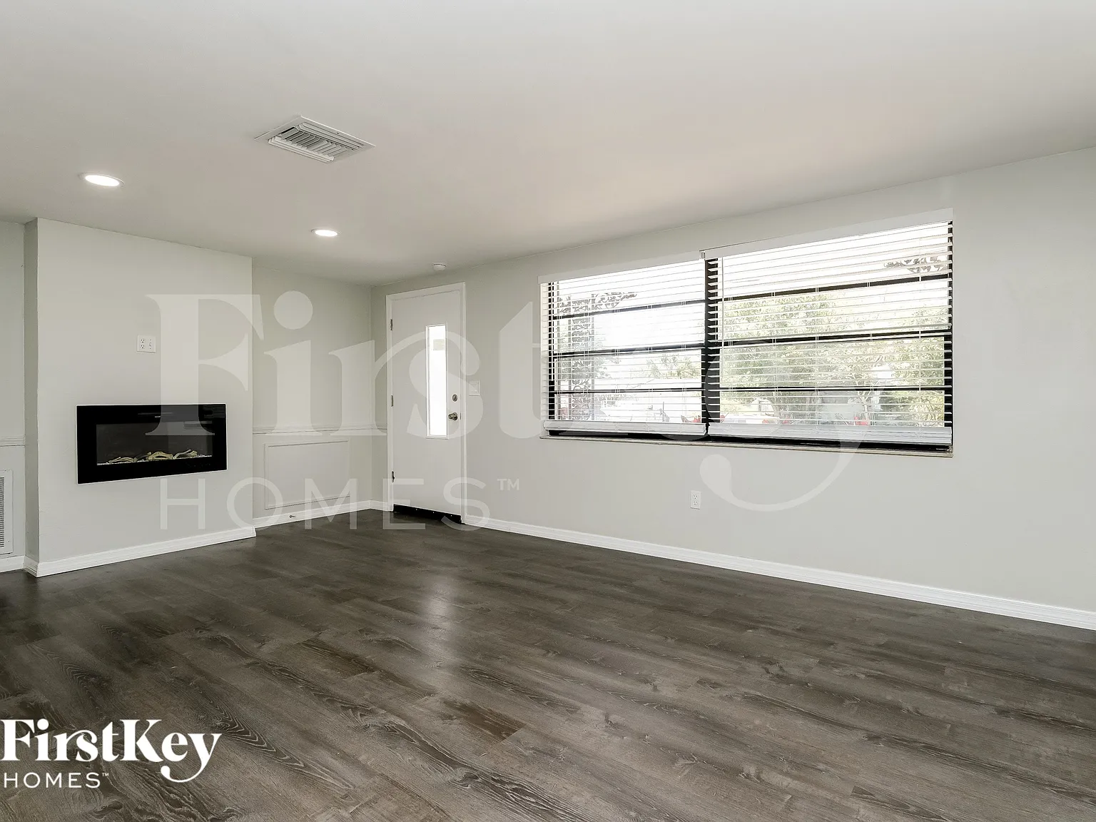 3 bed, 1.5 bath, 1324 sqft, $1,840 — Photo 3