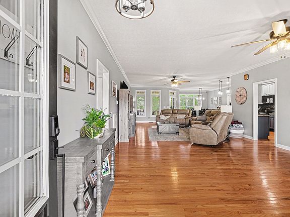 4th image of 408 Brookside Dr