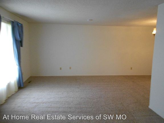 3rd image of 1701 E Camino Alto St