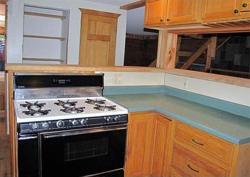 5th image of 375 Lakeview Dr