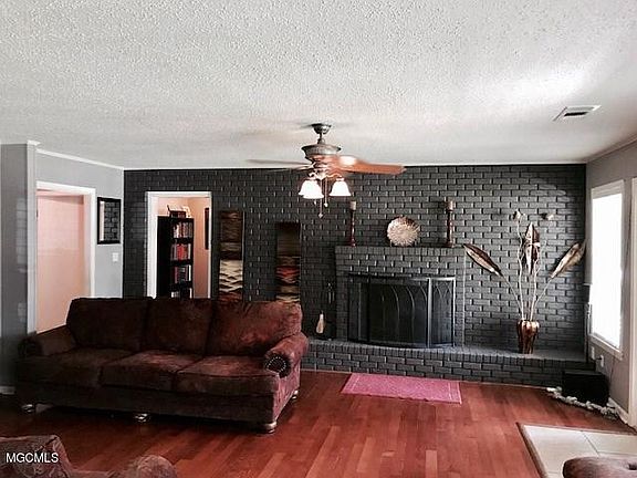 5th image of 1819 E Lakeshore Dr