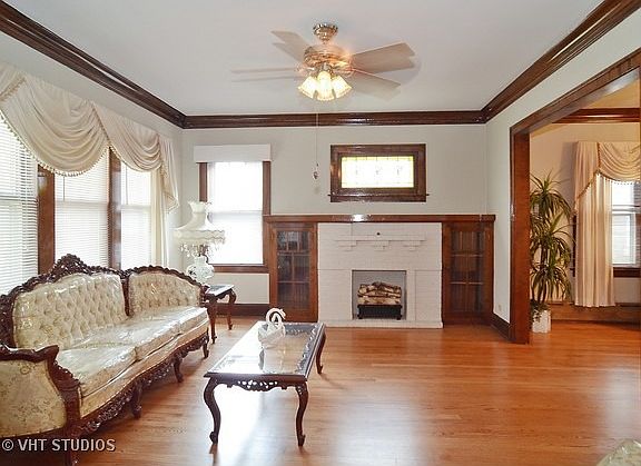 2nd image of 5121 W Wrightwood Ave