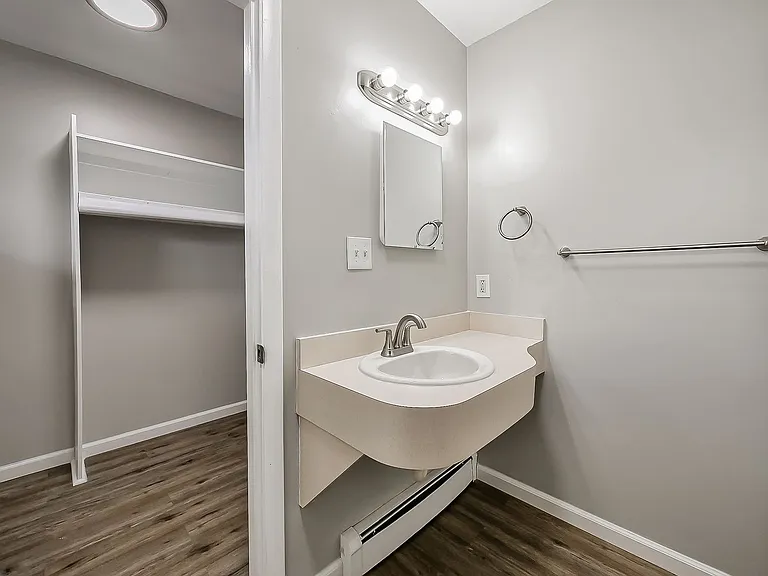 132 Huronview Ct — Photo 22