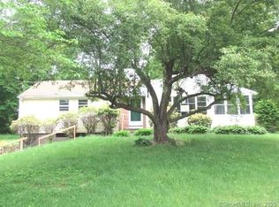 19 Barn Hill Rd, Bloomfield, CT 06002