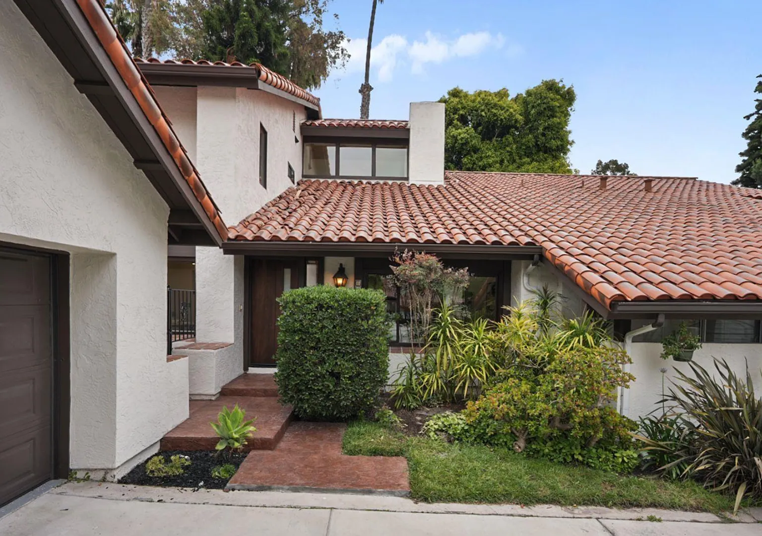 Renovated 4BR Solana Beach Home | 2,470 SF, Private Patios & 2-Car Garage — Photo 3