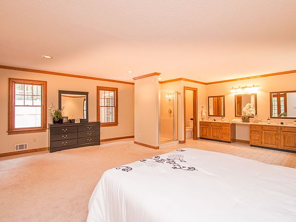 5th image of 5334 Silver Creek Dr
