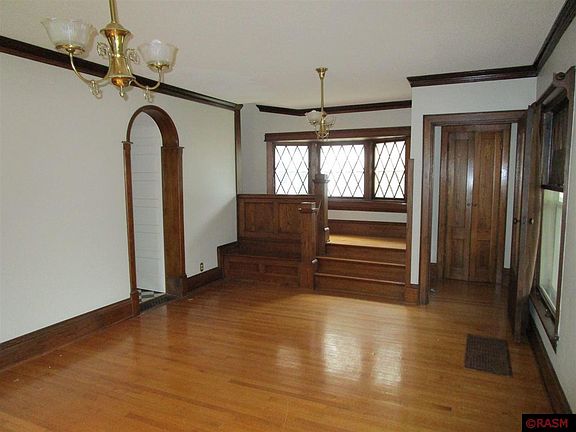 3rd image of 109 S 2nd St