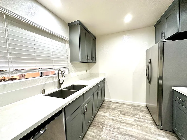 Studio Palms Apartments — Photo 7