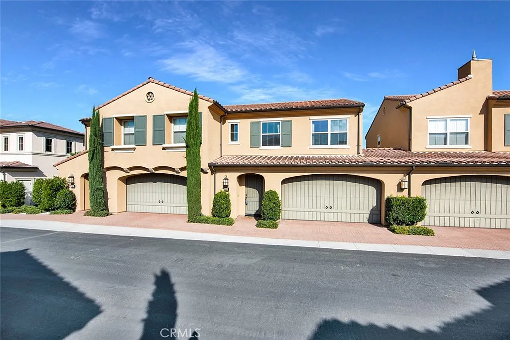 3 bed, 2.5 bath, 1554 sqft, $4,550 — Photo 1