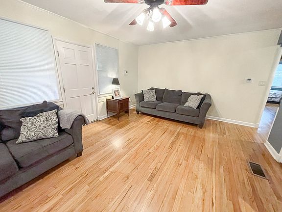 3rd image of 803 Woodland Dr