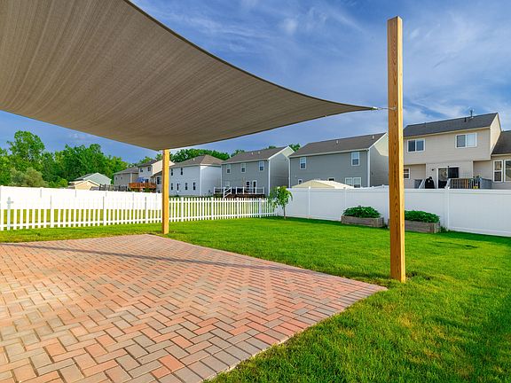 3rd image of 1643 Golfview Dr