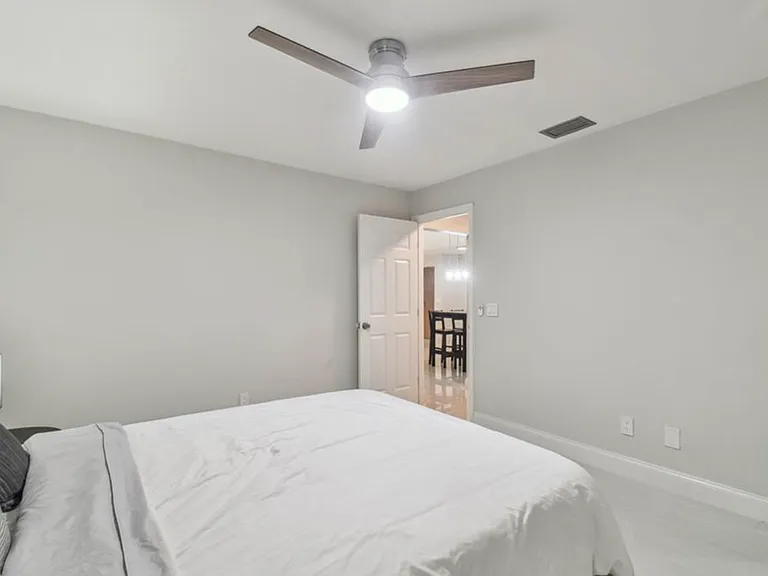 1101 SW 51st Ter — Photo 7