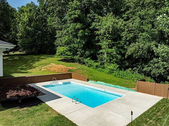 3rd image of 601 Orchard Rd