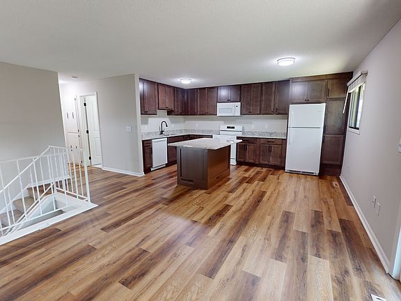 4th image of 2089 Bradley St