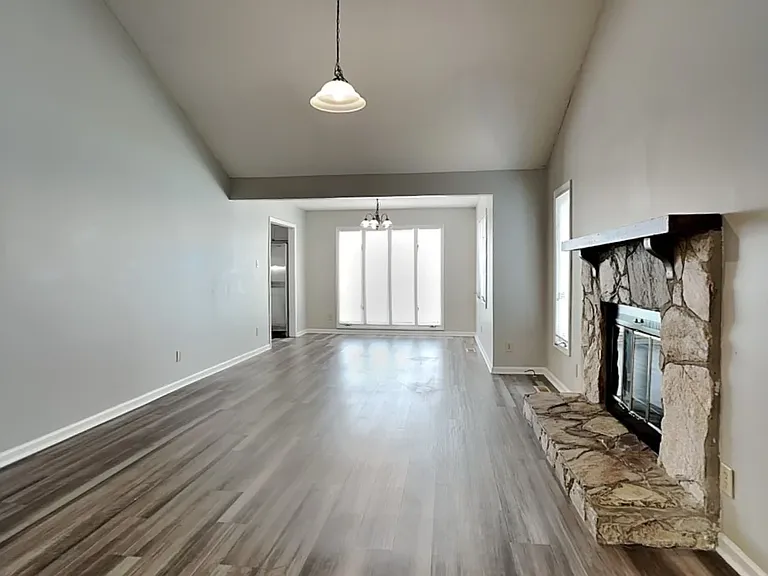607 Oakview Rd — Photo 1
