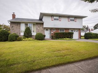 65 Debora Dr, Plainview, NY 11803