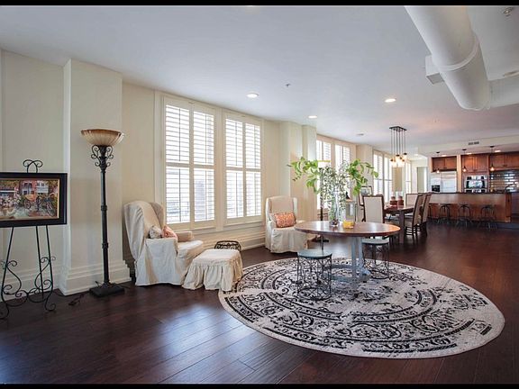 4th image of 602 S Gay St Suite 802