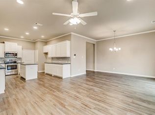 1205 Summerset Ln, Burleson, TX 76028
