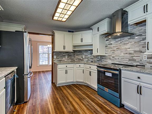 3rd image of 1720 Dunwich Dr