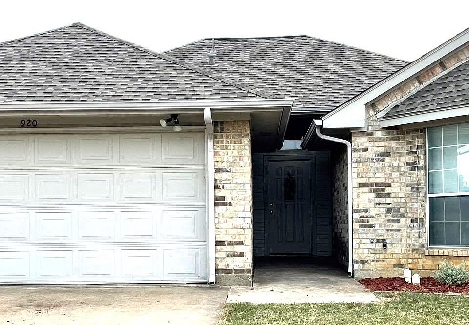 1st image of 920 Meadow Cir S