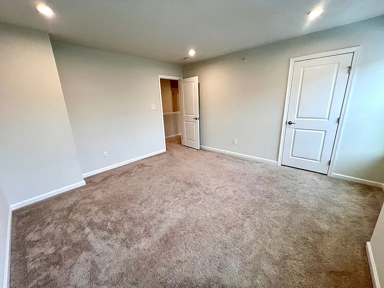 250 Cranesbill Dr — Photo 24