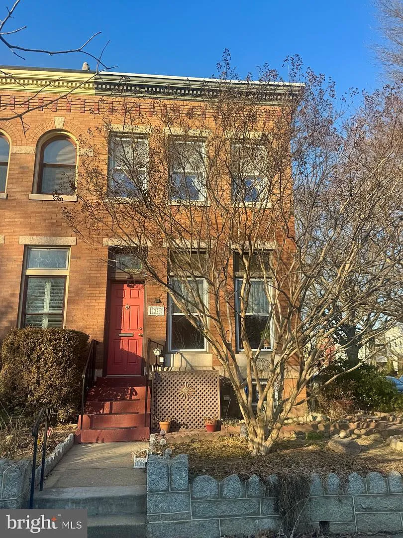 1374 G St SE photo 1