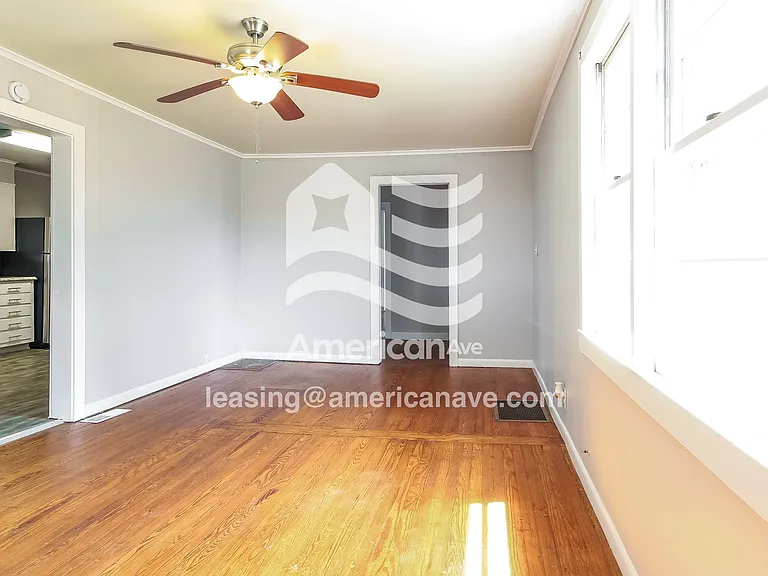 2065375_002_living_room_3.jpg