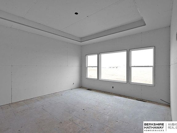 5th image of 10436 Cody St