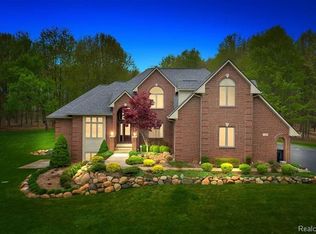 2187 Heritage Ln, Leonard, MI 48367