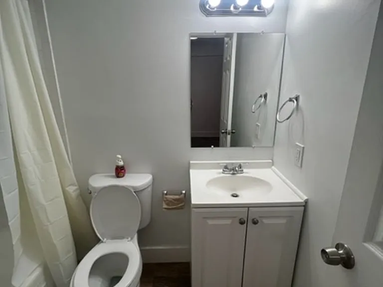 529 SW 4th St — Photo 5