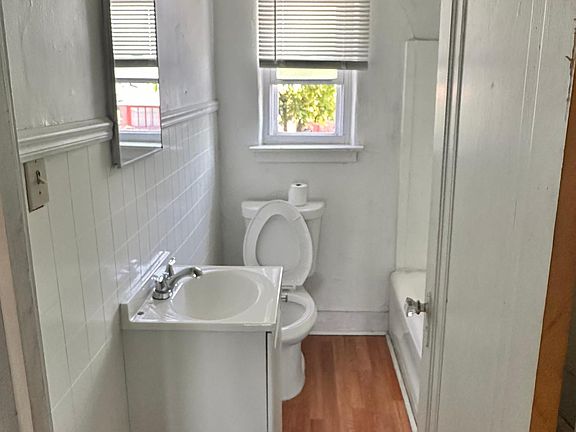 5th image of 1349 S Cove Blvd #4