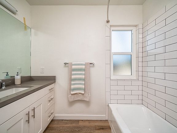 5th image of 13429 Moorpark St APT 8