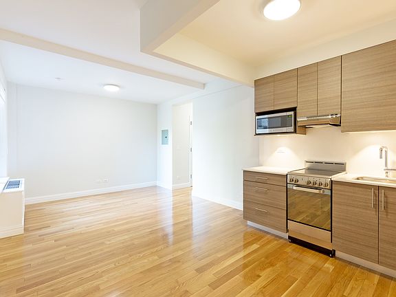 4th image of 210 W 70th St APT 414