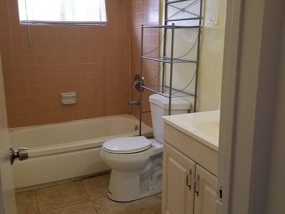 5th image of 3860 W 132nd St APT D