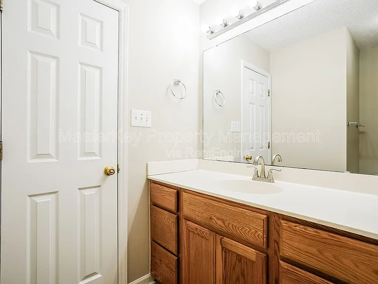 317 Cross Hill Ln — Photo 23
