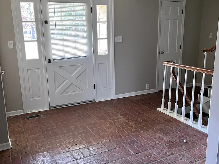 110 Woodbine — Photo 6
