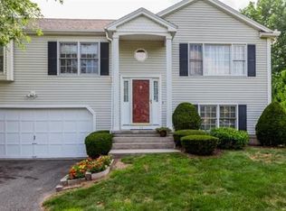 32 Deer Run Rd, Agawam, MA 01001
