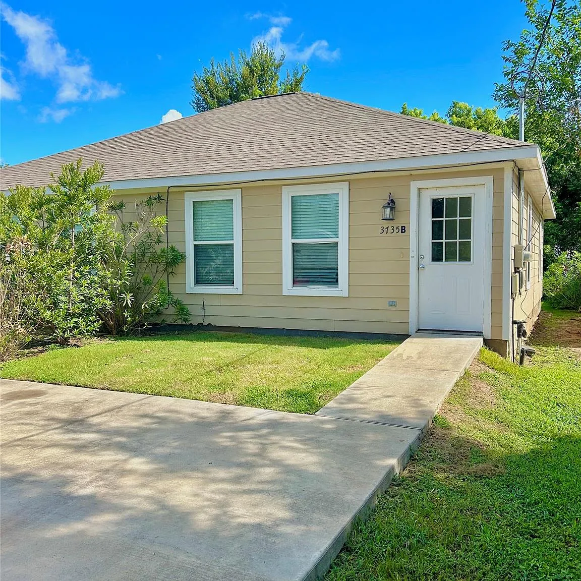 2 bed, 1.0 bath, 800 sqft, $1,100 — Photo 1