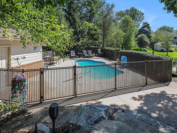5th image of 6212 Meadowlark Dr