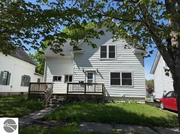 825 Wallace St, Cadillac, MI 49601