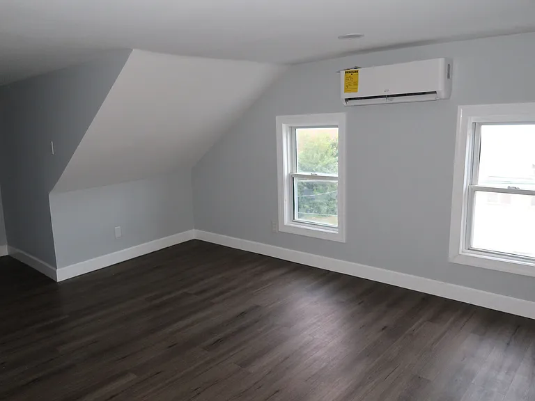 61 E Phillips St #B — Photo 14