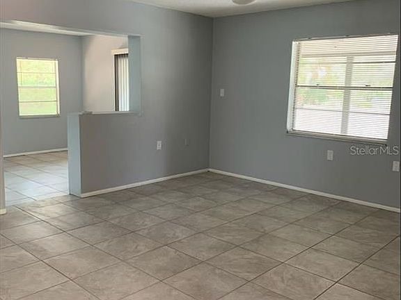 5th image of 16209 Villa Dr