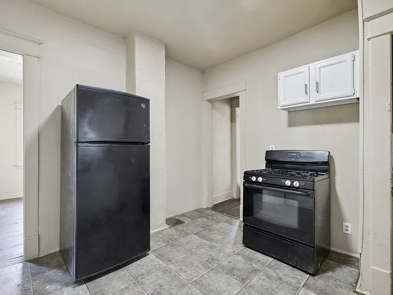 135 E Bowman St — Photo 11
