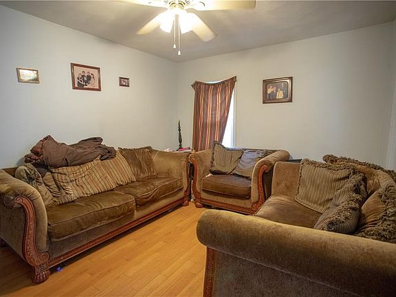 5th image of 36 Epworth Ave