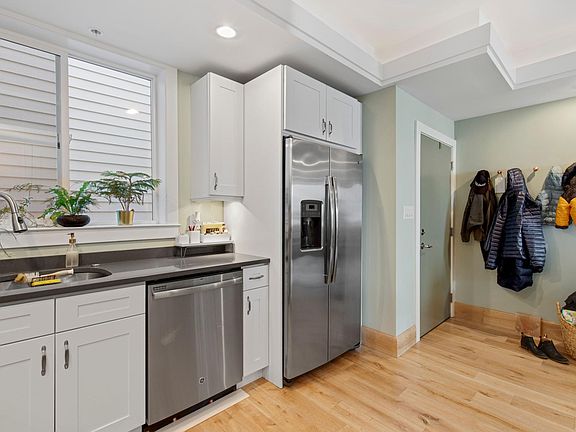 5th image of 2032 Frankford Ave APT 3