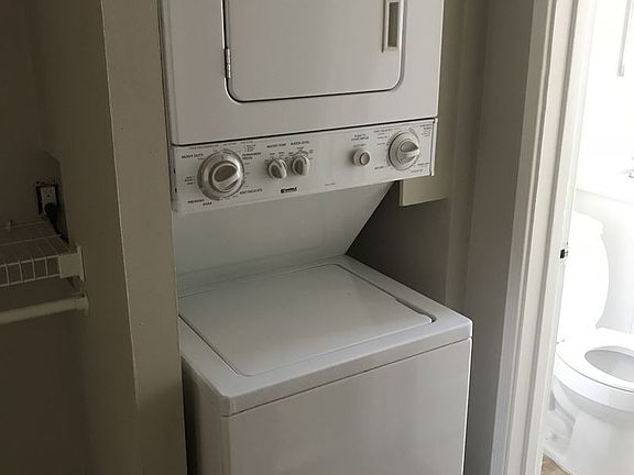 3rd image of 965 1/2 N Doheny Dr